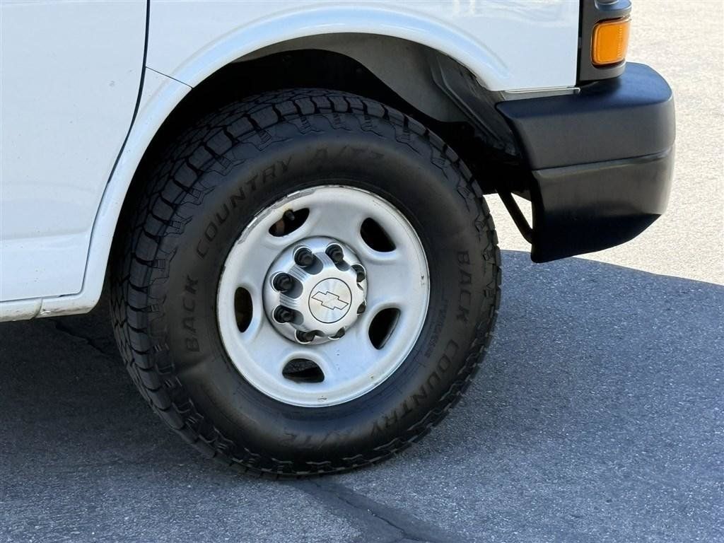 Used 2015 Chevrolet Express 2500 RWD image 9