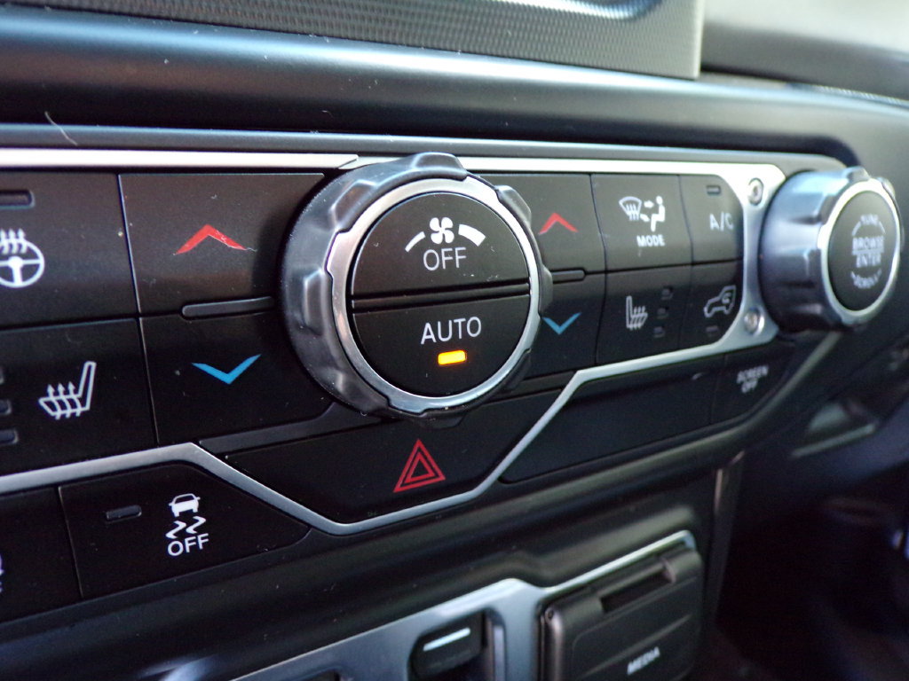 Used 2021 Jeep Wrangler Sport AWD/4WD image 18