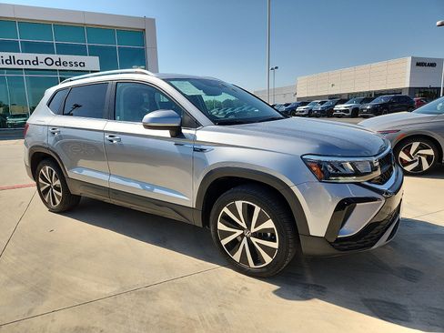 Certified 2023 Volkswagen Taos SE w/ Panoramic Sunroof Package FWD image 6