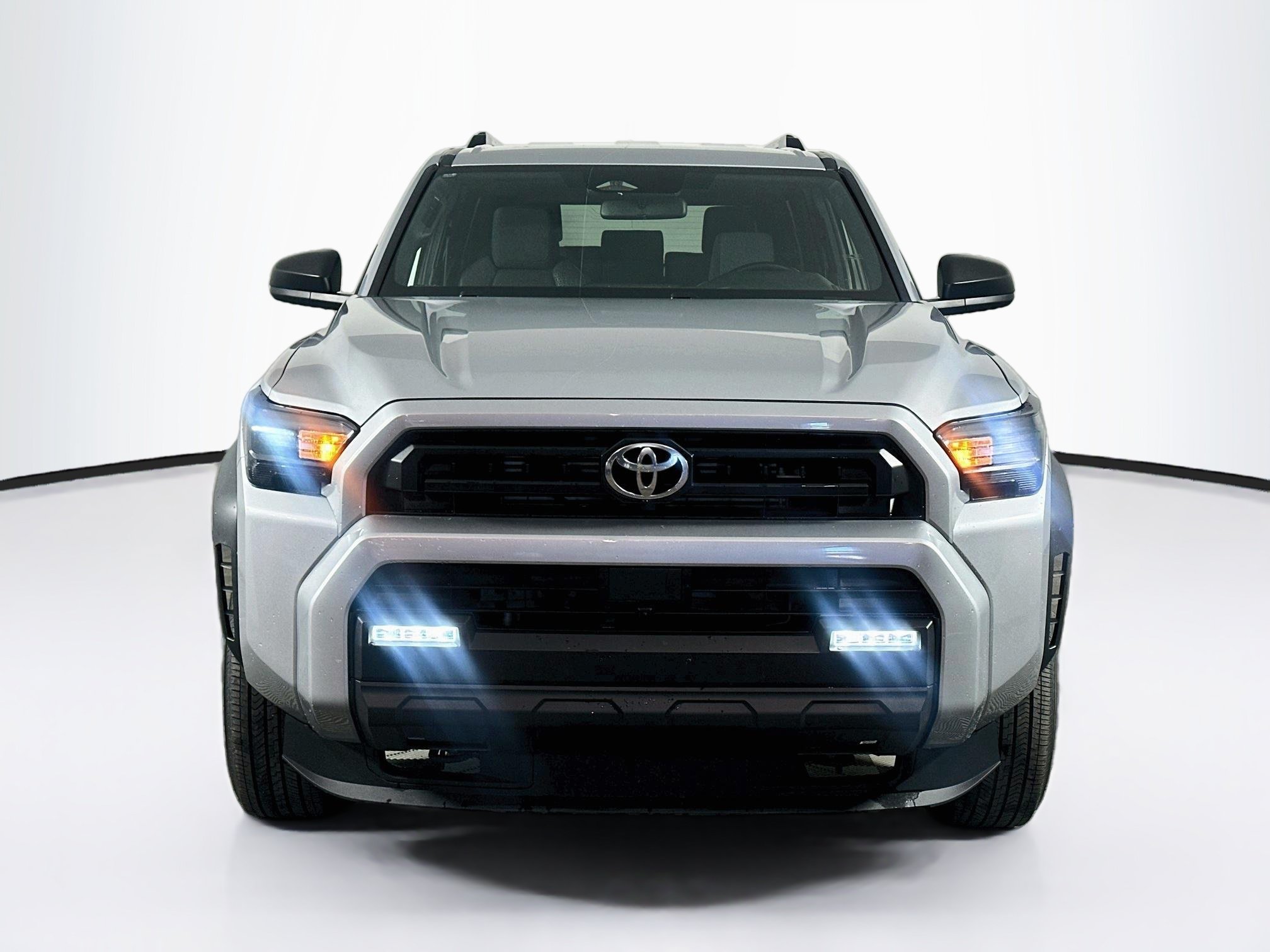 Used 2025 Toyota 4Runner SR5 AWD/4WD image 2