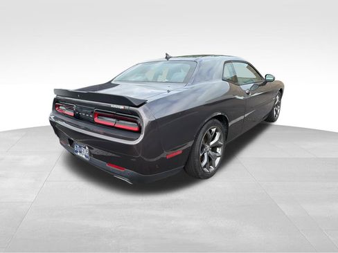 Used 2016 Dodge Challenger SXT w/ Driver Convenience Group RWD image 4