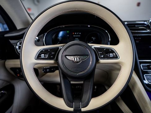 Used 2021 Bentley Bentayga image 42