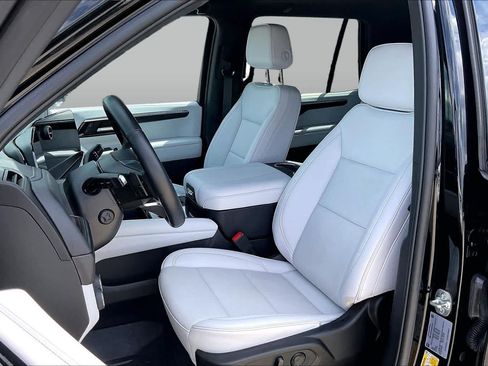 Used 2025 Chevrolet Tahoe Premier RWD image 8