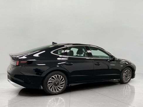 Certified 2025 Hyundai Sonata Limited FWD image 2