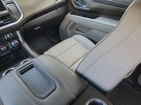 Used 2023 GMC Yukon SLT w/ SLT Premium Package image 20