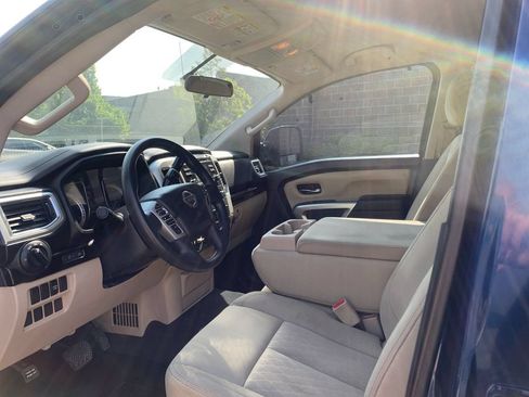 Used 2017 Nissan Titan SV AWD/4WD image 11