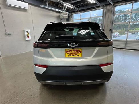 Used 2023 Chevrolet Bolt EUV LT w/ Convenience Package FWD image 4
