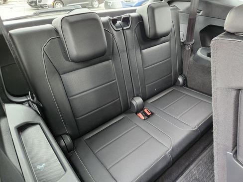 Used 2021 Volkswagen Tiguan SE R-Line w/ 3rd Row Seat Package image 16