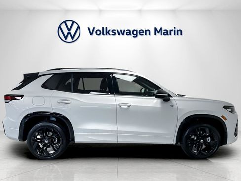 New 2026 Volkswagen Tiguan SE R-Line image 6