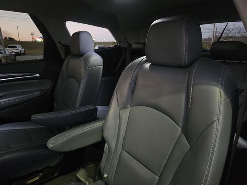 Used 2021 Buick Enclave Essence image 23