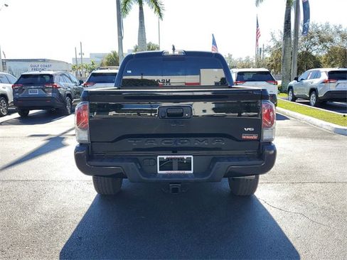 Used 2022 Toyota Tacoma TRD Sport w/ Technology Package image 9