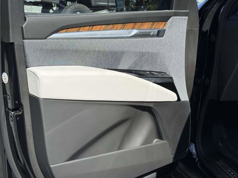 Used 2026 Cadillac Escalade Platinum Sport w/ LPO, ONYX Package image 40