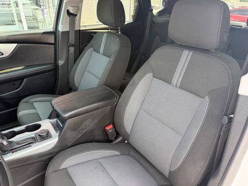Used 2025 Chevrolet Blazer LT FWD image 10