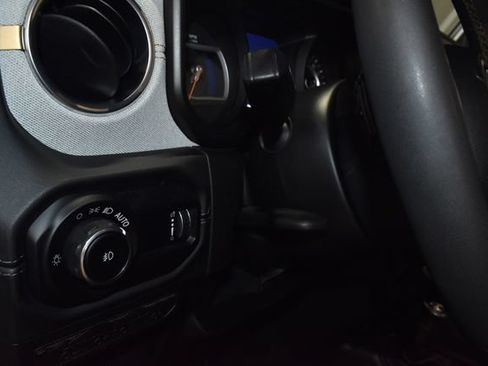 Used 2025 Jeep Wrangler Unlimited Sahara AWD/4WD image 19