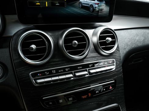 Used 2021 Mercedes-Benz GLC 43 AMG 4MATIC image 23