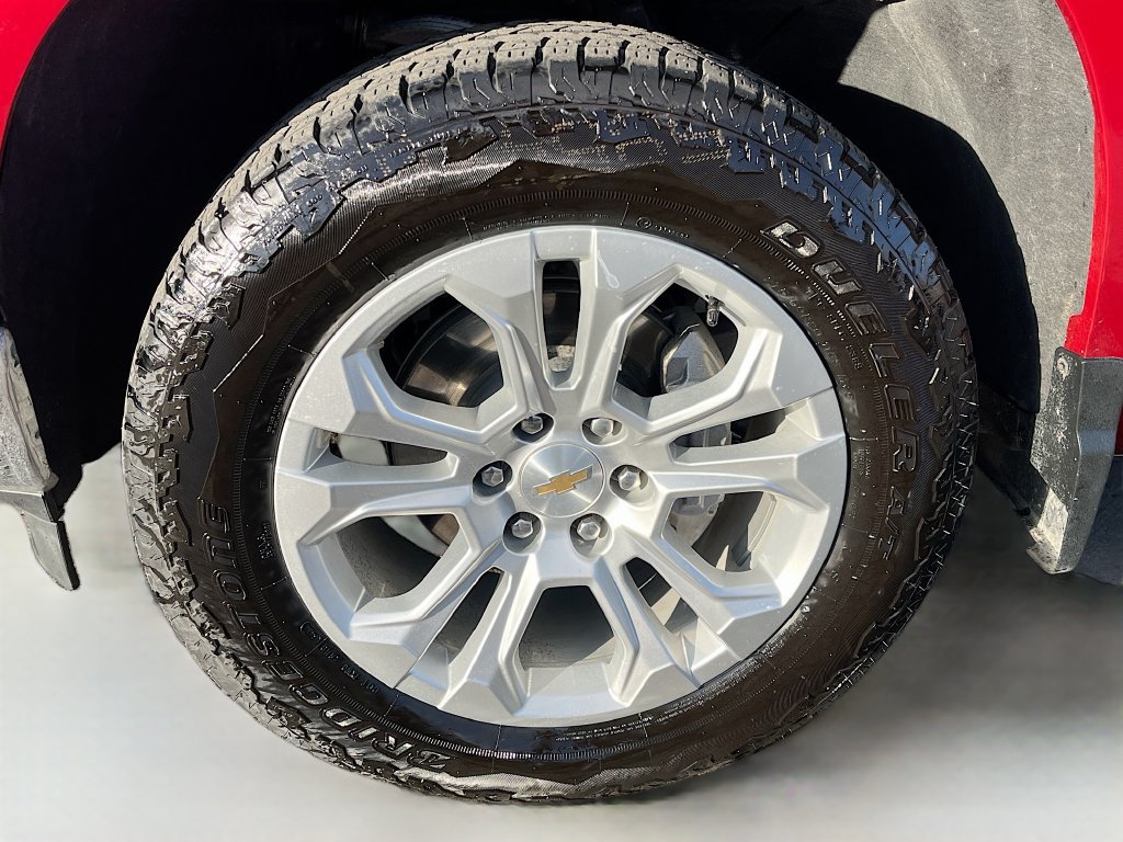Used 2025 Chevrolet Silverado 1500 LTZ AWD/4WD image 31