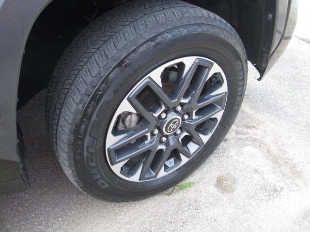 Used 2024 Toyota Tundra Limited AWD/4WD image 8