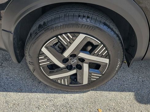 Certified 2025 Nissan Kicks SV w/ SV Premium Package image 12