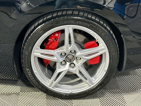 Used 2021 Chevrolet Corvette Stingray Coupe w/ Z51 Performance Package image 12