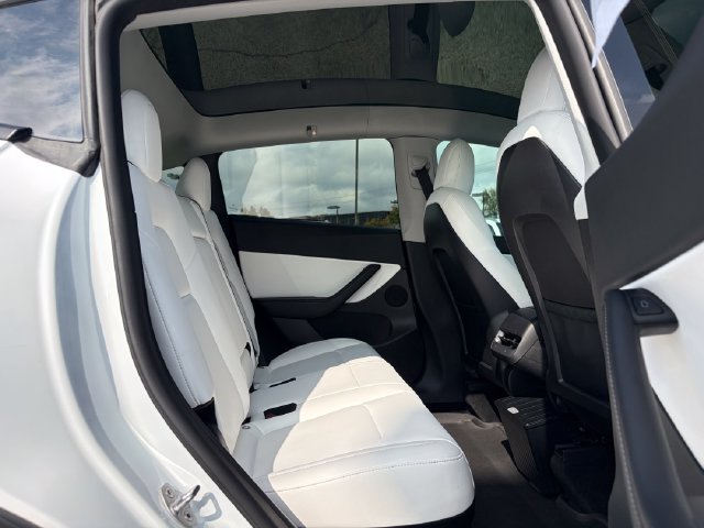 Used 2022 Tesla Model Y Performance AWD/4WD image 25