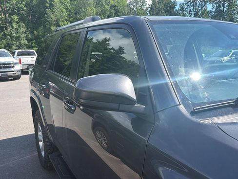 Used 2022 Toyota 4Runner SR5 AWD/4WD image 5