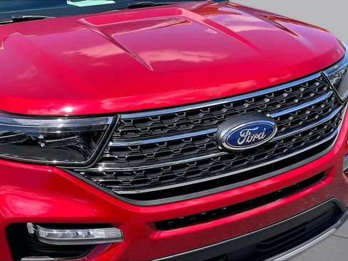 Used 2023 Ford Explorer XLT w/ Equipment Group 202A RWD image 30