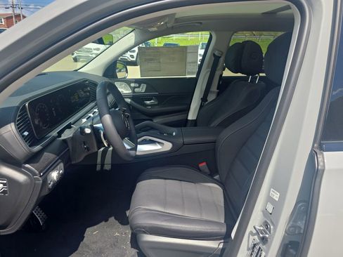 New 2026 Mercedes-Benz GLS 450 4MATIC image 9
