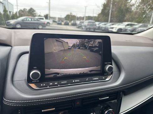Used 2023 Nissan Rogue SV image 20