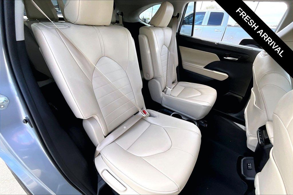 Used 2024 Toyota Highlander XLE AWD/4WD image 24