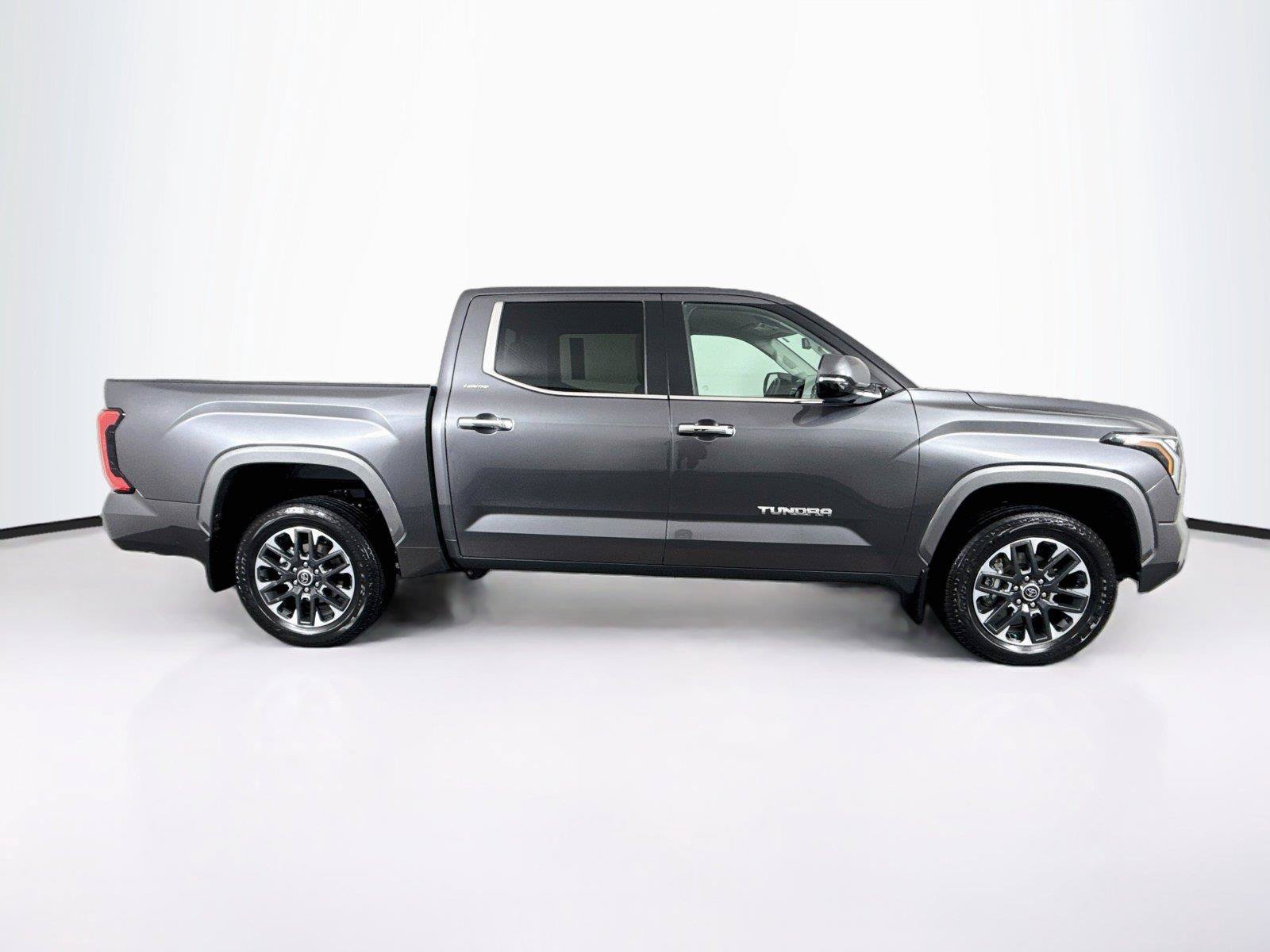 Used 2024 Toyota Tundra Limited AWD/4WD image 11
