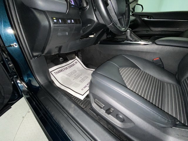 Used 2019 Toyota Camry SE FWD image 12