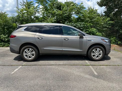 Used 2019 Buick Enclave Essence FWD image 2