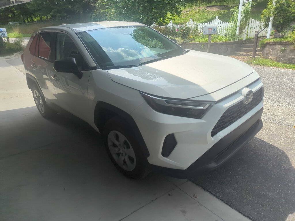 Used 2025 Toyota RAV4 LE AWD/4WD image 6