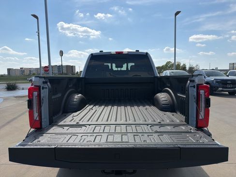 New 2026 Ford F250 Platinum w/ FX4 Off-Road Package image 5