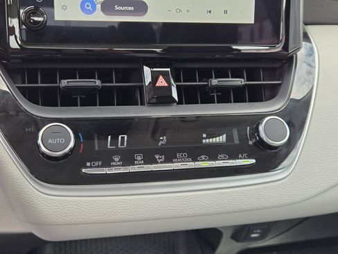 Used 2025 Toyota Corolla LE FWD image 10