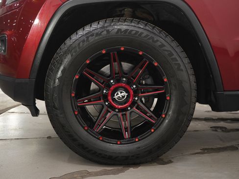 Used 2014 Jeep Grand Cherokee Limited image 31