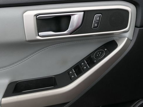 Used 2022 Ford Explorer XLT w/ Equipment Group 202A image 14