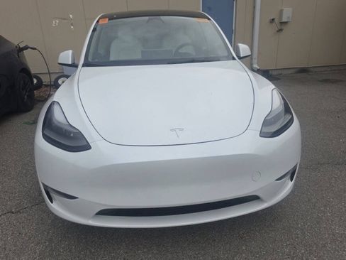 Used 2023 Tesla Model Y Long Range AWD/4WD image 5