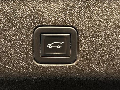 Used 2022 Cadillac Escalade Sport Platinum w/ LPO, ONYX Package image 29