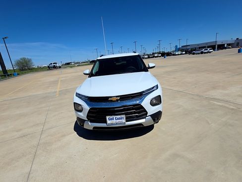 Used 2023 Chevrolet TrailBlazer LT w/ Convenience Package image 2