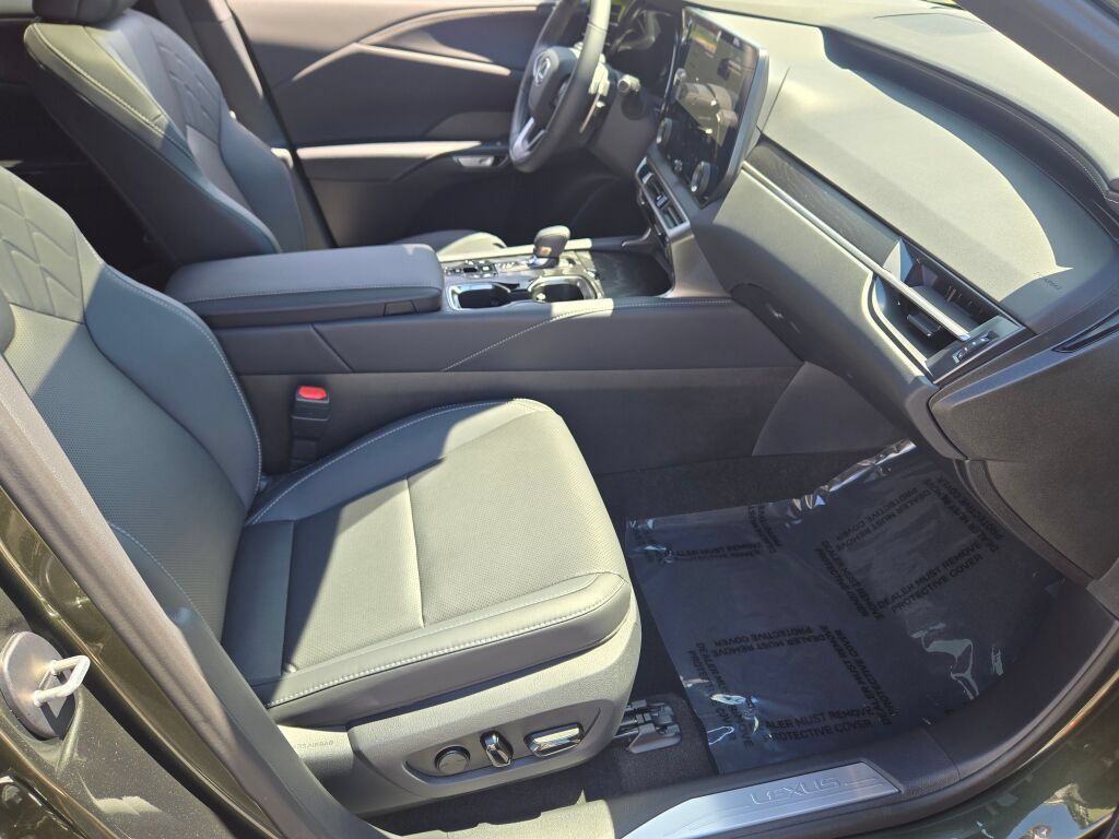 Used 2025 Lexus RX 350 AWD image 5