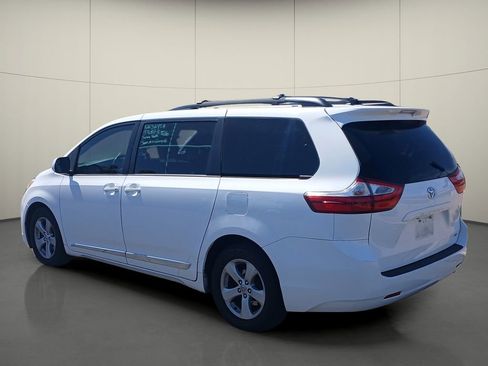 Used 2015 Toyota Sienna LE FWD image 5