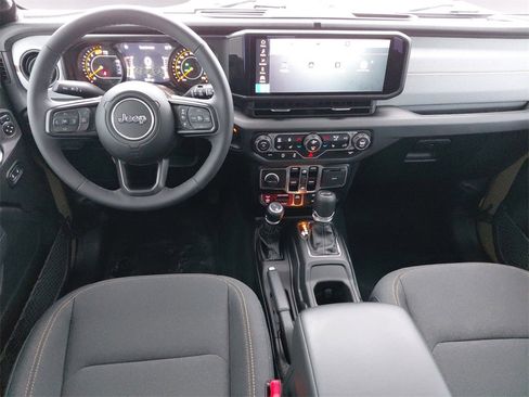 Used 2025 Jeep Wrangler Willys image 12