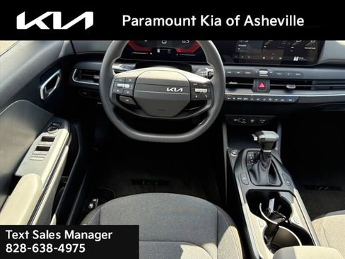 New 2025 Kia K4 LXS image 21