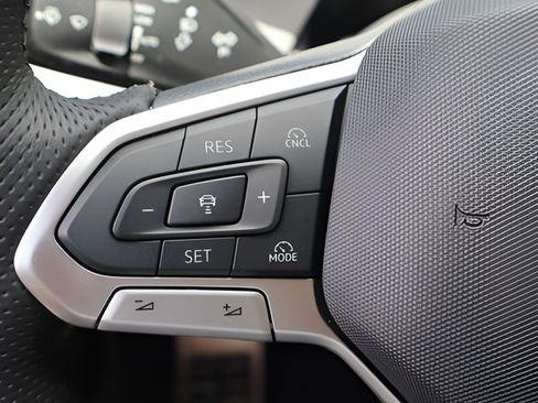 Certified 2025 Volkswagen Tiguan SE R-Line AWD/4WD image 20