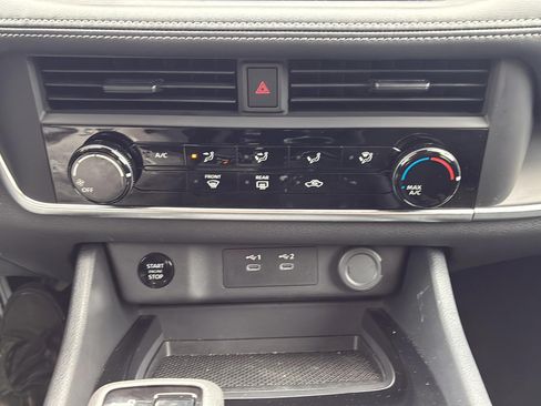 Used 2025 Nissan Rogue S FWD image 14
