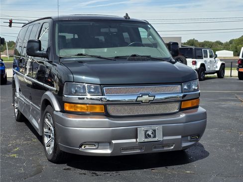 Used 2017 Chevrolet Express 2500 RWD image 11
