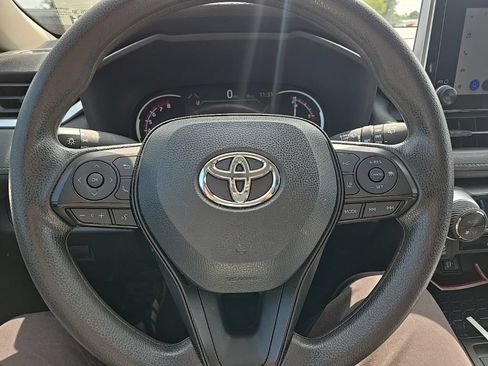 Used 2025 Toyota RAV4 XLE FWD image 17
