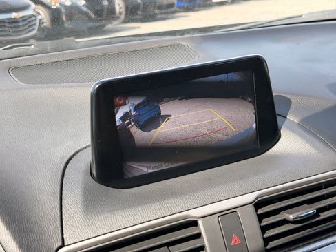 Used 2018 MAZDA MAZDA3 Touring image 30