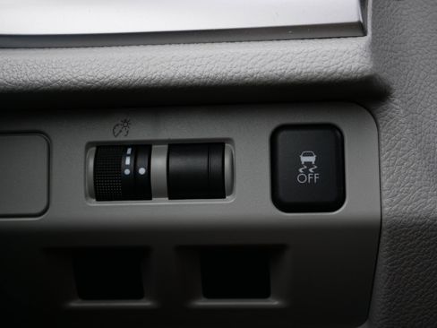 Used 2018 Subaru Forester 2.5i Premium w/ All-Weather Package image 27